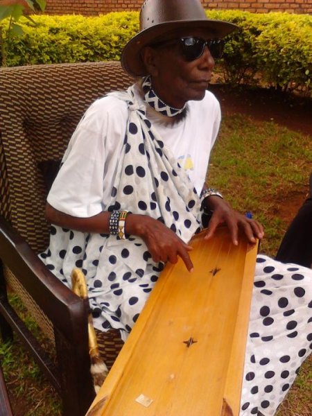 Umusaza Sentore yari mu bantu bake mu Rwanda bazi gucuranga ibicurangisho gakondo