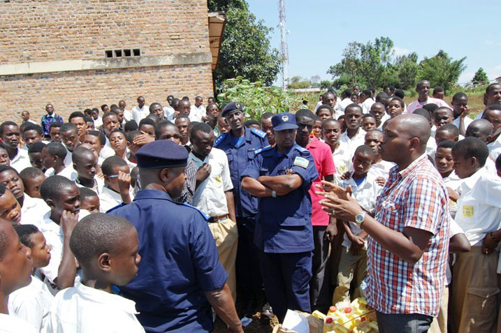 Uyobora ubushinjacyaha ku rwego rwisumbuye rwa Ngoma, Javan Niyonizeye, yasobanuriye urubyiruko ku bihano biteganywa n'amategeko.