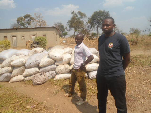 Umushoferi wari utwaye izo kawa na nyirazo batawe muri yombi.