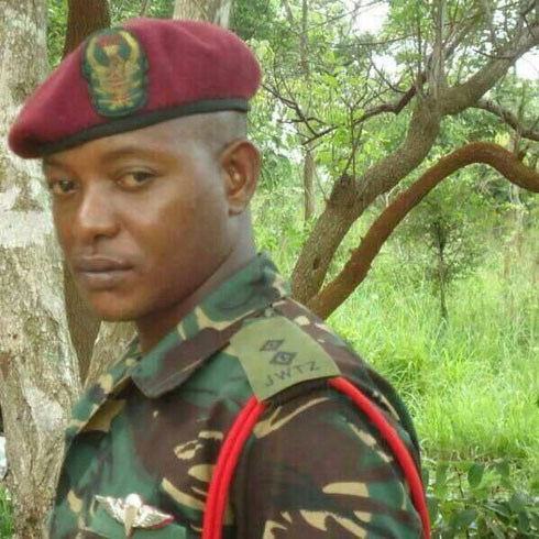 Umusirikare wa Tanzania ufite ipeti ry Lietenant waguye ku rugamba Kiwanja.