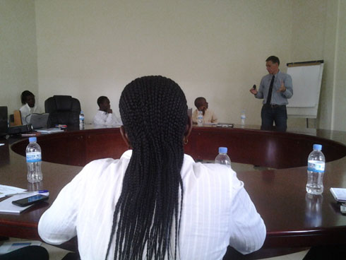 Umwe mu baturutse muri kaminuza ya "HAS" yo mu Buholandi asobanura icyo umushinga uzamarira abahinzi-borozi.