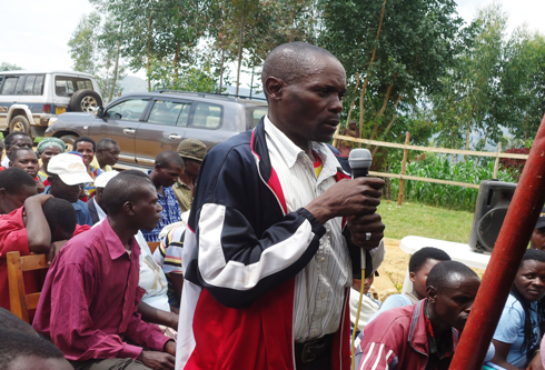 Bangananibamwe atanga ubuhamya ko imanza zikenesha. (Foto: N.Leonard)