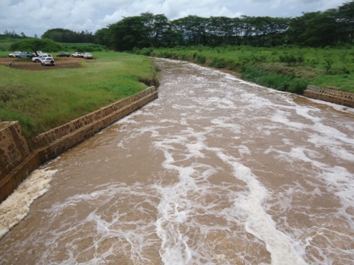 Umuvuduko w'amazi ava kurugomero rw'umuvumba.