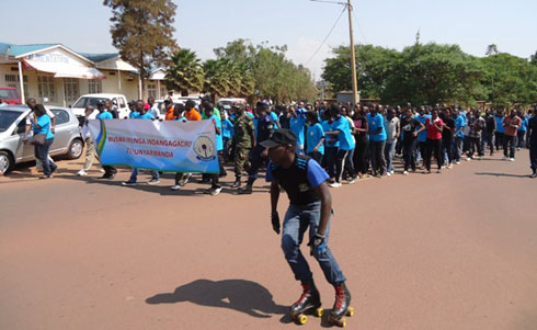 Urubyiruko rwo mu mujyi wa Kigali rwakoze urugendo rwo kwamagana ruswa n