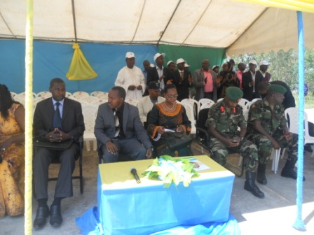 Abayobozi batandukanye bitabiriye ibikorwa byo gukangurira Abanyakamonyi kurwanya ruswa.