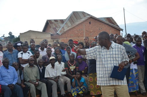 Umuyobozi w'akarere asaba abaturage kwishakamo ibisubizo by'ibibazo byabagwiririye.