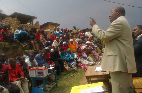 Umuyobozi w'akarere ka Burera yabwiye abanyakinyababa ko ikibazo cya Rukundo kigiye gukemuka kuko ngo nakomeza kunanirana bazamujyana Iwawa.