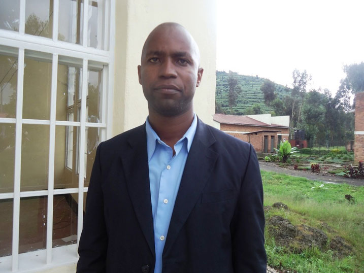 Umuyobozi w'akarere ka Nyabihu, Twahirwa Abdoulatif, ashimira cyane ingabo z'u Rwanda ku bikorwa by'iterambere zigenda zikora mu turere dutandukanye n'aka Nyabihu karimo.