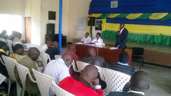 Umuyobozi w'akarere ka Rutsiro yibukije abayobozi b'ibigo gufatanya n'ababyeyi gukurikirana imyitwarire y'abanyeshuri.