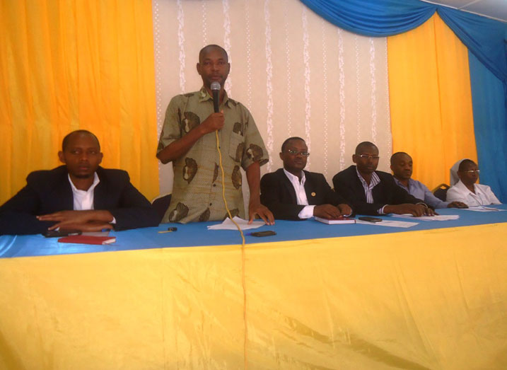 Umuyobozi w'akarere ka Rwamagana, Uwimana Nehemie, yasabye abaforomo, abaforomokazi n'ababyaza gutanga serivise nziza ku barwayi.