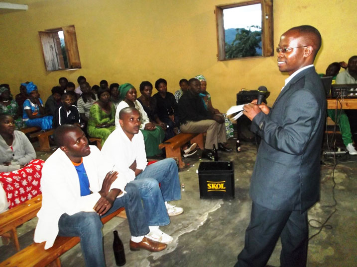 Umuyobozi w'ibitaro bya Murunda yashishikarije abakozi babyo kurushaho kunoza umurimo bakora kuko ari byo bizahesha agaciro ibitaro n'abakozi muri rusange.