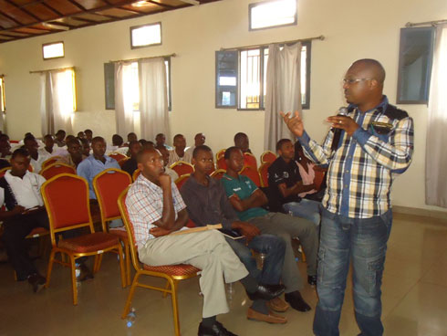 Umuyobozi w'ikigo cy'urubyiruko cya Kayonza arasaba abahagarariye urubyiruko guha urugero abo bayobora mu bijyanye no kwitabira umurumo.