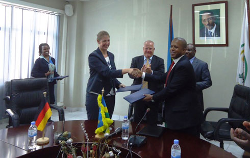 Umuyobozi w'ikigo gishinzwe ubumenyingiro, Gasana Jerome, nawe ari mu bakiriye inkunga yatanzwe na Leta y'u Budage.