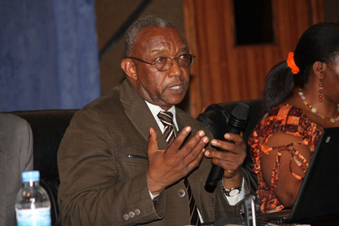 Umuyobozi wa Komisiyo y'amatora mu Rwanda, Prof Kalisa Mbanda.