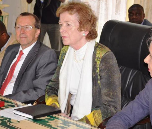 Umuyobozi wa Monusco Martin Kobler hamwe n'intumwa ya UN mu karere k'ibiyaga bigari, Marry Robinson, ubwo bari Goma.