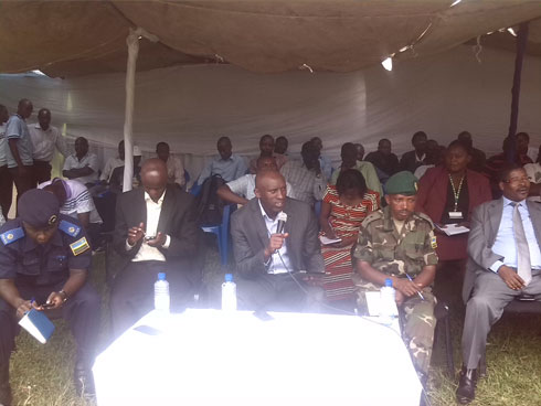 Umuyobozi wa Nyamasheke Habyarimana J.Baptiste yakiriye ibibazo by'abaturage.