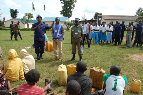 Umuyobozi wa Polisi i Rwamagana asaba abatwara abantu n'abanyeshuri gutanga umusanzu wabo kurwanya ibiyobyabwenge.