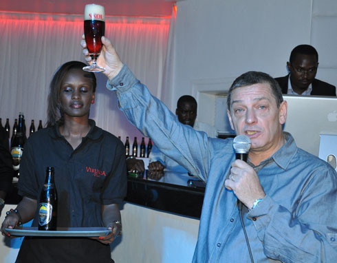 Umuyobozi wa Brasserie des Milles Collines yashize inzoga ya Virunga Mist ku mugaragaro.