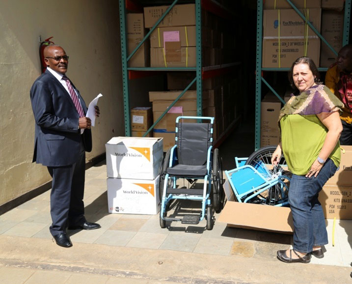 Umuyobozi wa World Vision mu Rwanda, George Gitau n'umuyobozi wa Handicap International mu Rwanda, Cathy Dimabarre Kpehounton.