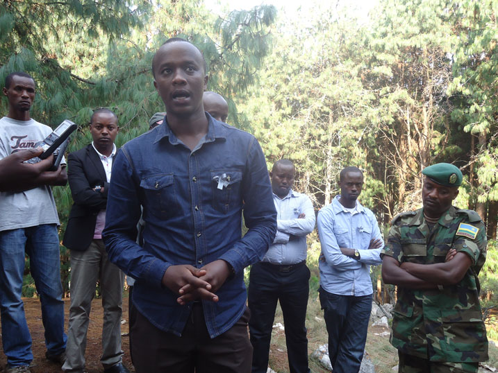 Umuyobozi wa Rwanda Young Generation Forum, Kagabo Jacques, yizeza incike za Jenoside za Bisesero ko bazazihora bugufi.