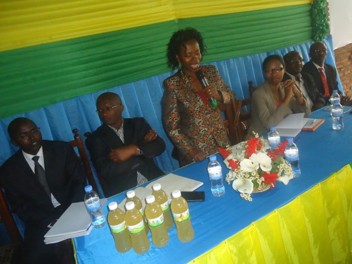 Umuyobozi wungirije wa BNR asaba abashoramari ba Rusizi kugura impapuro nyemeza mwenda.