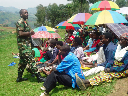 Umuyobozi wa Brigade ya 201, Col Ngarambe David yabwiye abaturage ko ibihuha.