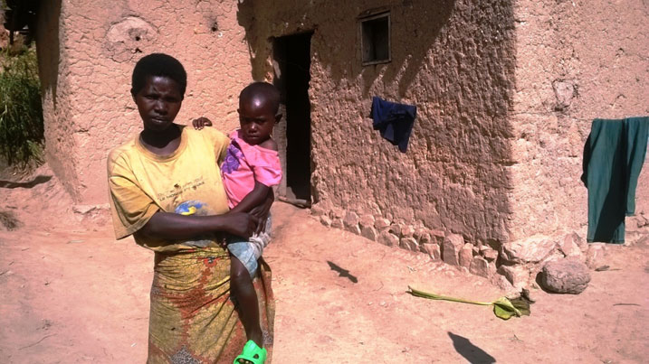 Umwana wabo muto w'imyaka ine aracyaterurwa kubera imirire mibi, bagasanga baramutse borojwe imibereho yabo yarushaho kuba myiza.