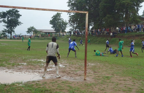 Umwanya munini bawumaraga hasi kubera kugwa.