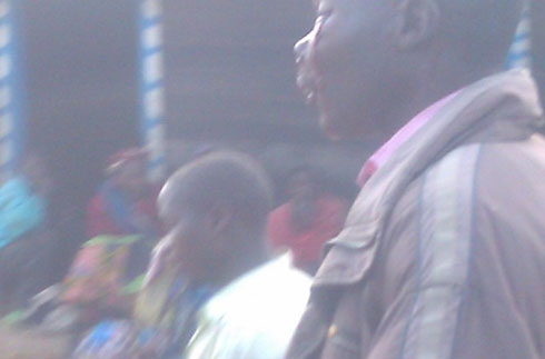 Umwe mu Banyecongo wakomerekejwe n'igisasu cyarashwe n'ingabo za Congo ubwo bahungiraga Mu Rwanda.