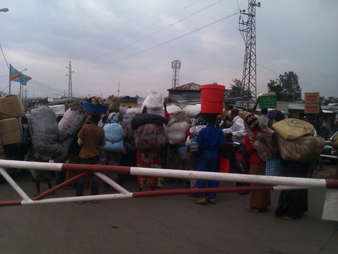 Umwe mu mipaka ihuza umujyi wa Goma na Gisenyi unyurwaho n'abantu benshi ku munsi w'umuganda.
