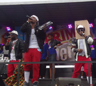 Urban Boyz basesekaye kuri podium bambaye ku buryo butangaje.