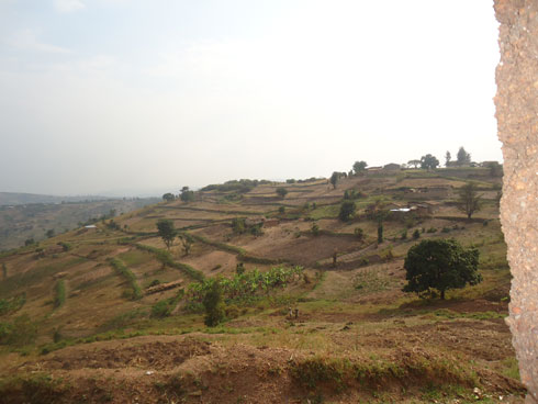 Uri mu rugo kwa Gashara aba abona aho umwami Mazimpaka yari atuye ku ijuru rya Kamonyi.