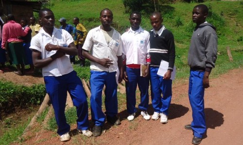 Uru rubyiruko rw'abaririmbyi ruvuga ko rubonye amikoro rwatunganya ibihangano byarwo bikaruta iby'abaririmbyi bo mu Rwanda.