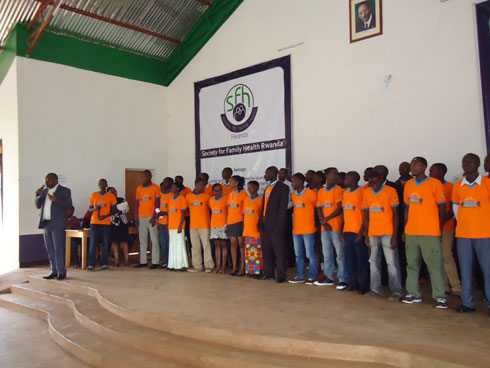 Urubyiruko 50 rwahawe impamyabushobozi z'amasomo yo kwihangira imirimo rwize mu gihe cy'amezi atatu.