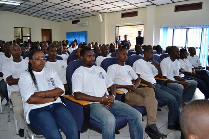 Uru rubyiruko rufite umukoro wo guhindura mbere na mbere bagenzi barwo batitwara neza.