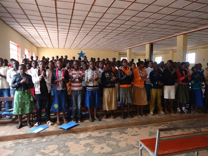 Urubyiruko rwitabiriye amahugurwa ku buzima bw'imyororokere.