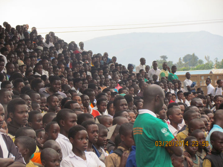 Urubyiruko rwo mu karere ka Rubavu rwitabiriye kwigishwa ku buzima bw'imyororokere.