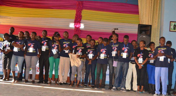 Urubyiruko rwo mu karere rwitabiriye amarushanwa yo gutanga ibiganiro mu ruhame byerekeye no kubaka amahoro hagendewe ku mateka yaranze u Rwanda.