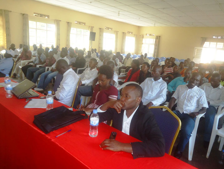 Urubyiruko rwo mu muryango wa FPR-Inkotanyi mu karere ka Rwamagana mu biganiro.