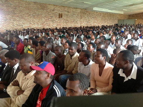 Urubyiruko rwitabiriye ibiganiro "Youth Connect Dialogue" mu karere ka Nyamagabe.