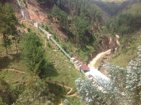 Urugomero rwa Rukarara ya I urebeye inyuma.