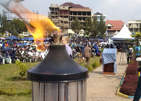 Abanyakarongi bitabiriye kwakira urumuri rw'icyizere rutazima ari benshi.