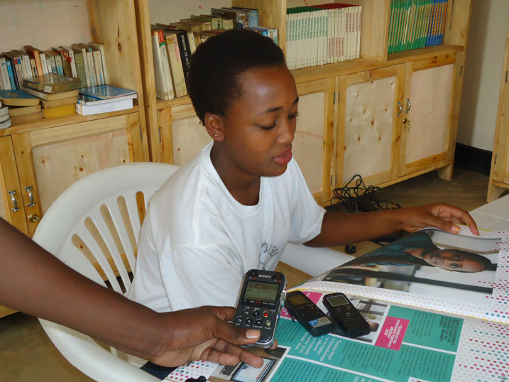 Uwamahoro ni umwe mu banyeshuri bishimiye cyane ko iri somero rizabungura byinshi.