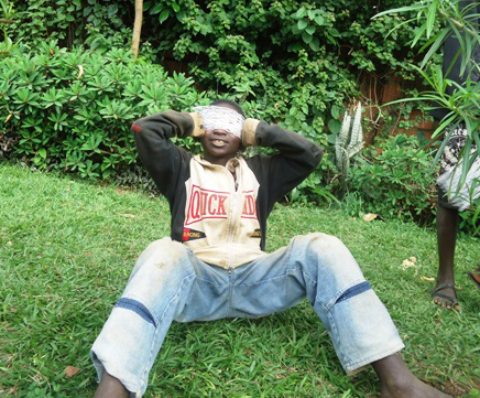 Uwase ari mu twatsi arangije gufata ifunguro n