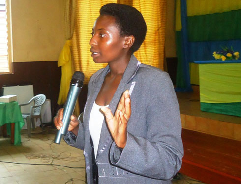 Uwashema Marie Claire yasabye imbabazi Abahutu ngo kuko yajyaga abafata nk