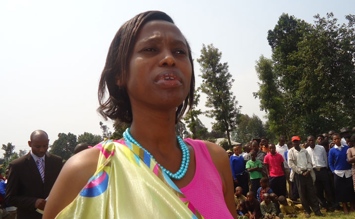 Uwimana Clodette, umuyobozi wa MOUCECORE, avuga ko bafasha abaturage kubaka imisarani ya ECOSAN bakanabigisha uburyo ikoreshwa neza.