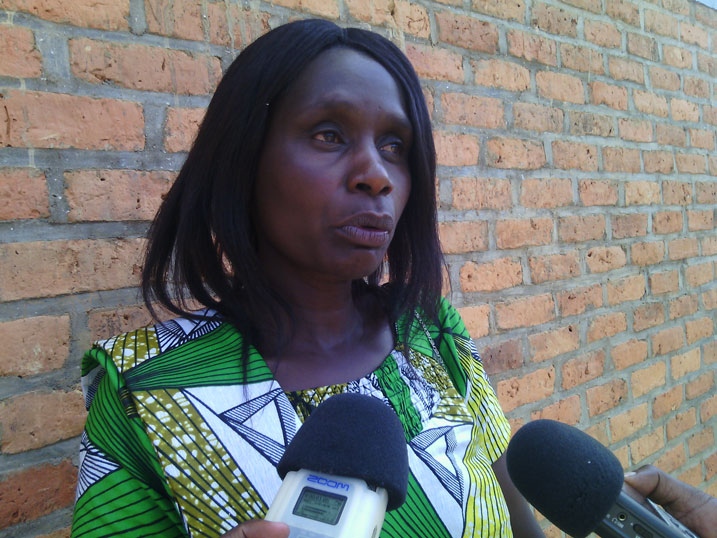 Uwimana Marie Chantal yemeza ko abaturage b'umurenge wa Musange bibohoye ku nzara yatumaga bajya guhahira mu mayaga.