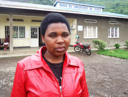 Uwinema Claudine, umwe mu Ntore zo ku rugerero, asanga gahunda ya "Ndi Umunyarwanda" ije ikenewe mu rubyiruko.