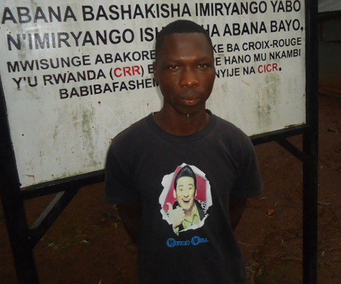 Uwiringiyimana Nelson yahunganye na nyina apfira mu buhingiro none yayobewe aho bari batuye.