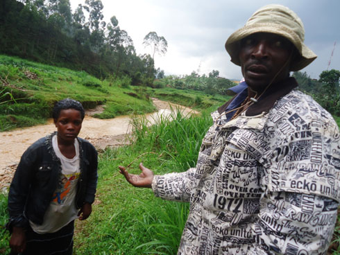Uwizeyimana yahuye n'uruva gusenya, Heka yamwinitse mu mazi.